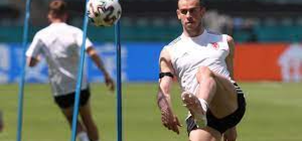 Bale merkt dat verwachtingen Wales hoog zijn door halvefinaleplaats in 2016