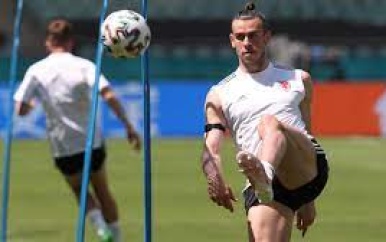 Bale merkt dat verwachtingen Wales hoog zijn door halvefinaleplaats in 2016