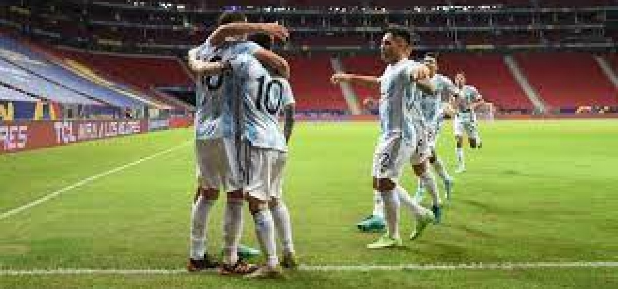 Argentinië mede dankzij fraaie assist Messi langs Uruguay op Copa América
