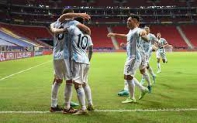 Argentinië mede dankzij fraaie assist Messi langs Uruguay op Copa América