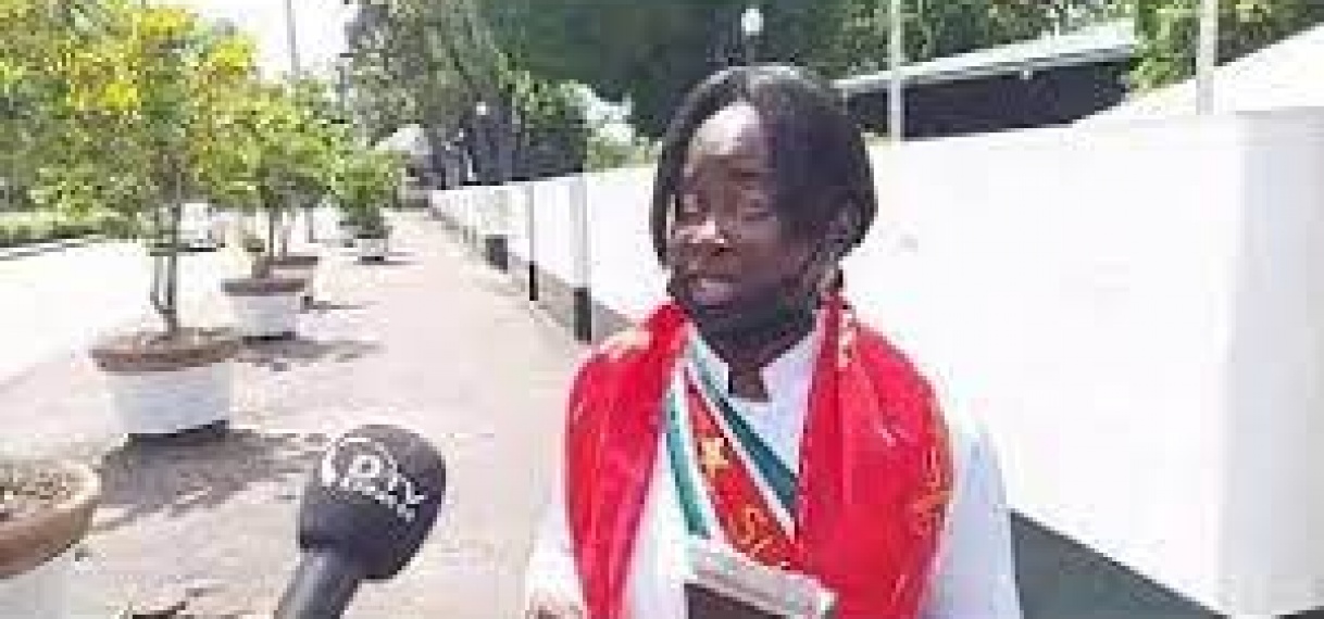 Gelovige bidt voor maatschappelijke problemen in Suriname