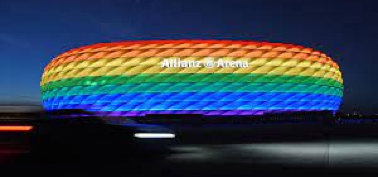 UEFA slaat terug na felle kritiek en plaatst regenboogkleuren bij logo
