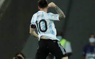 Messi juicht als Maradona, maar wint met Argentinië niet van Chili