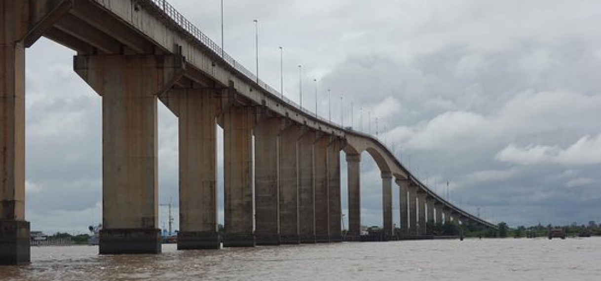 VOORBEREIDINGEN BOUW BRUG CORANTIJNRIVIER VORDEREN
