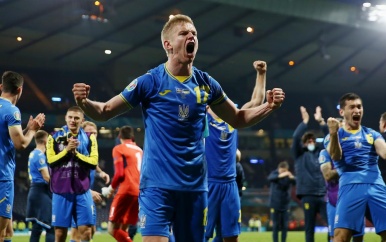 Oekraïne klopt Zweden dankzij op een na laatste EK-goal ooit en is kwartfinalist