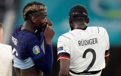 Pogba wil niet dat Rüdiger geschorst wordt voor ‘kleine beet’ in de rug