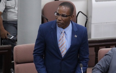 Edward Belfort over beleid regering Santokhi-Brunswijk:Er is niets gepresteerd