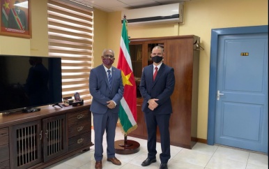 Ambassadeur en minister Ramdin bespreken situatie Cuba