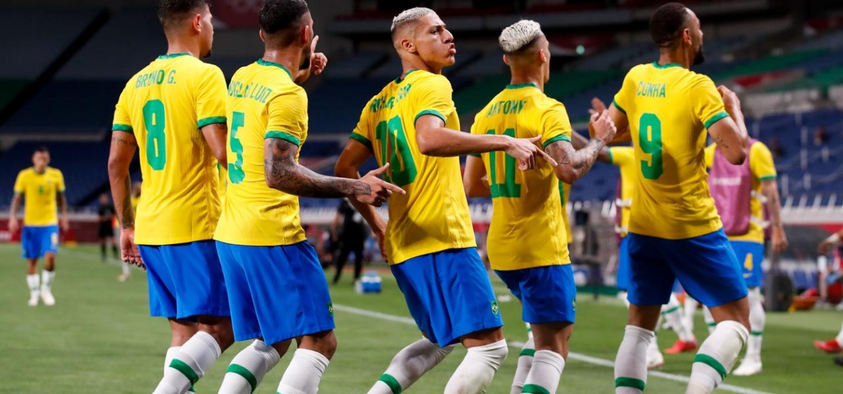 Ajacied Antony met Brazilië naar halve finales op Spelen, Spanje ontsnapt
