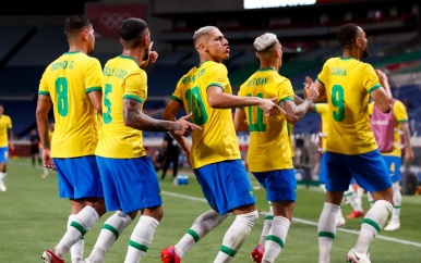 Ajacied Antony met Brazilië naar halve finales op Spelen, Spanje ontsnapt