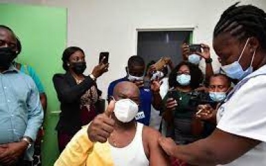 Vicepresident Ronnie Brunswijk roept binnenlandbewoners op zich te   vaccineren