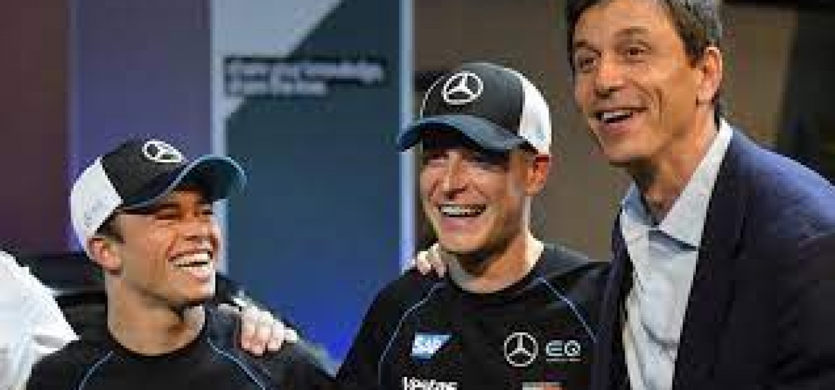 Mercedes-baas Wolff vindt dat Formule E-coureur De Vries kans in F1 verdient