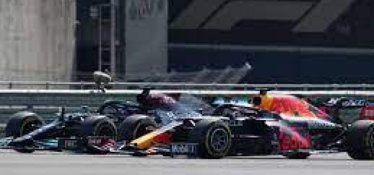 FIA gaat crash Verstappen-Hamilton na verzoek Red Bull opnieuw beoordelen