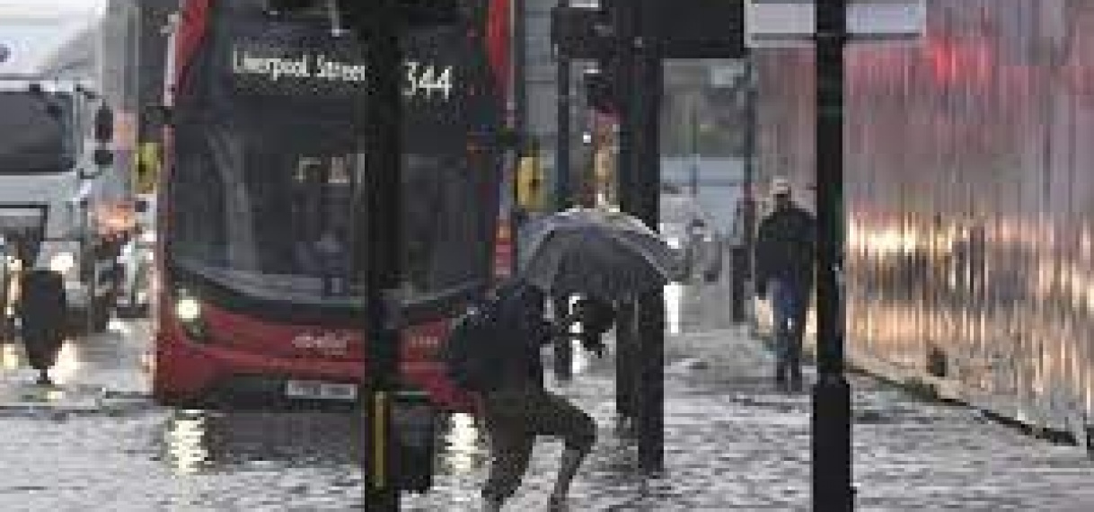 Ruim duizend meldingen van wateroverlast na overstromingen Londen