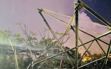 Telesur-mast aan Kwattaweg begeeft het tijdens zware regens en onweersbuien