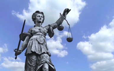 Discussie financiële rechtspositie rechterlijke macht