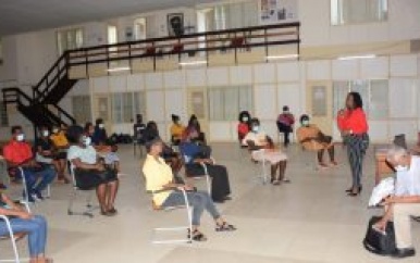 Leiding MinOWC ontmoet schoolleiders en leerkrachten van het binnenland