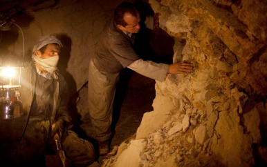 Afghanen zitten op berg bodemschatten, maar niemand doet er iets mee