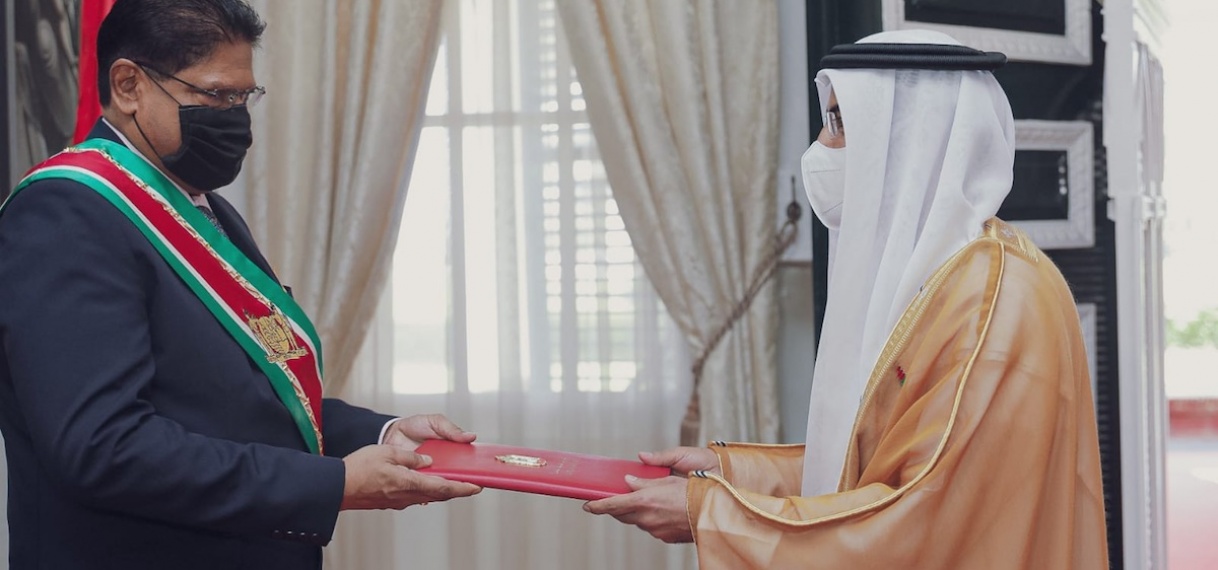 CHINA EN VERENIGDE ARABISCHE EMIRANTEN DIENEN GELOOFSBRIEVEN AAN PRESIDENT