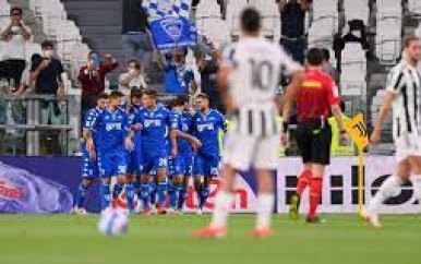 Juventus begint tijdperk zonder Ronaldo met pijnlijk verlies, koppositie Real