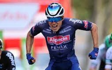Jakobsen ziet concurrent en tweevoudig ritwinnaar Philipsen opgeven in Vuelta