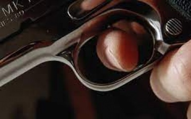 Moordverdachte geraakt door politiekogels