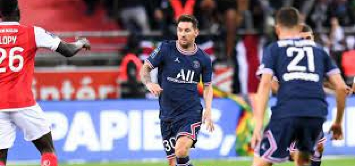 Messi maakt als invaller debuut voor koploper PSG bij uitzege op Stade Reims
