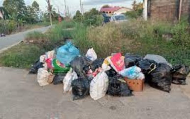 Huisvuil blijft zich ophopen in Para