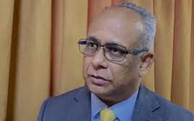 Minister Ramdin: ”Geen vluchten van en naar Haïti toegestaan”