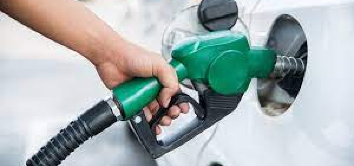 President Santokhi: “1 liter benzine moet in feite SRD 19,50 kosten”
