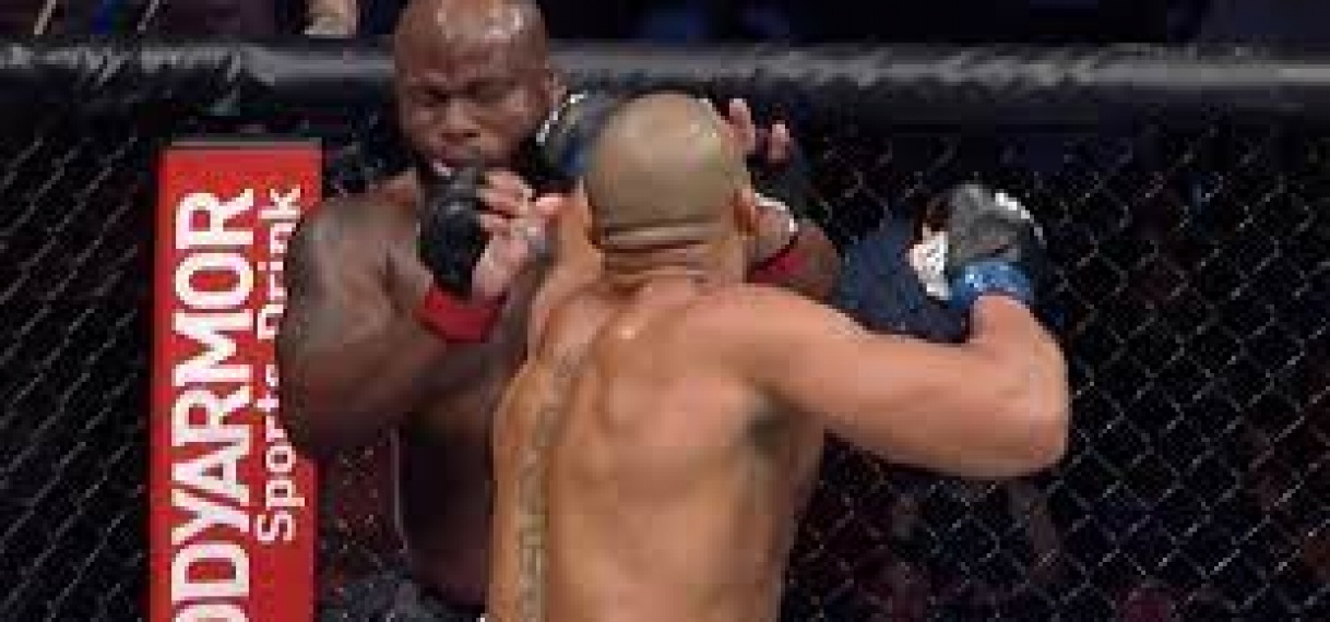 Cyril Gane claimt tussentijdse UFC-zwaargewichttitel in controversiële wedstrijd