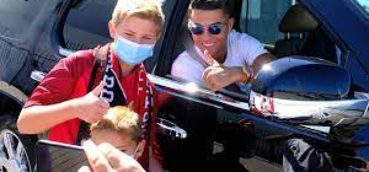 Ronaldo dolblij met terugkeer bij United: ‘Sir Alex, dit is voor jou’