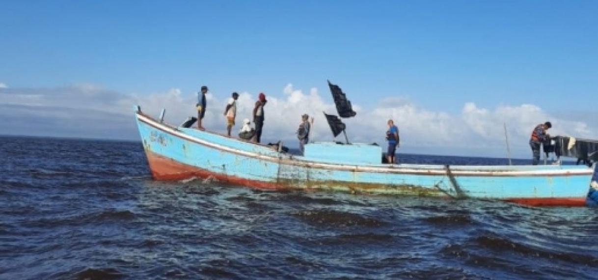 Illegale vissersboten in beslag genomen door Kustwacht
