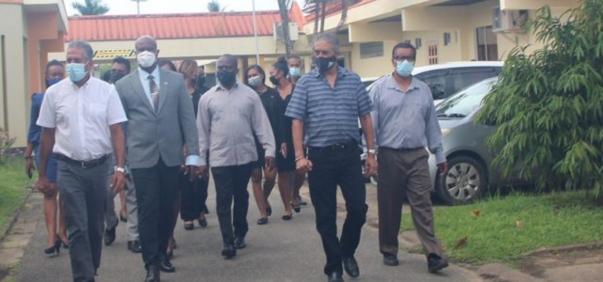 Waarnemend president Brunswijk brengt bezoek aan PCS