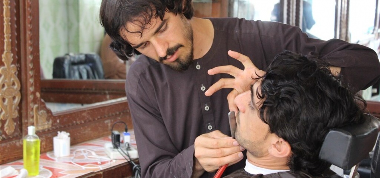 Nieuwe regels taliban: Afghaanse barbiers mogen geen baarden meer trimmen