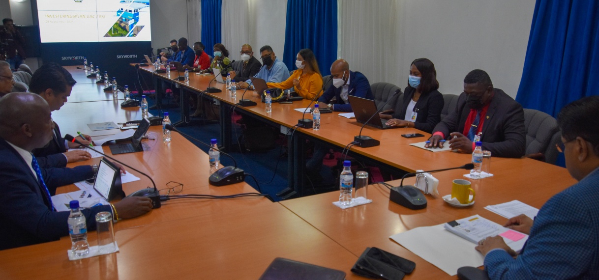 Directie Grassalco presenteert investeringsplannen aan president Santokhi