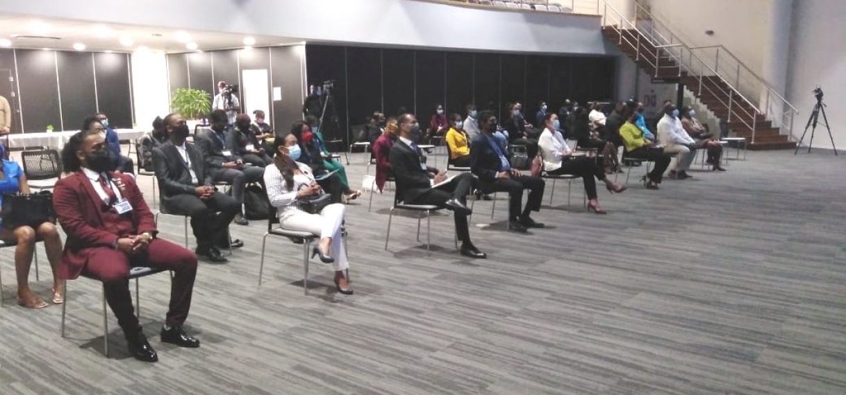 Minister Ramdin bemoedigt jongeren op de Suriname Second Model United Nations