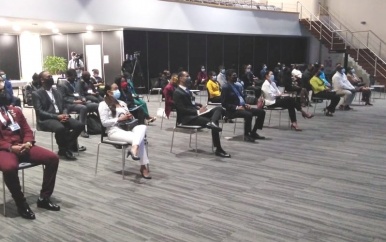 Minister Ramdin bemoedigt jongeren op de Suriname Second Model United Nations