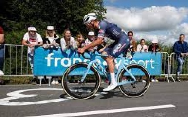 Uitstekende test voor WK in België: Van der Poel wint direct bij rentree