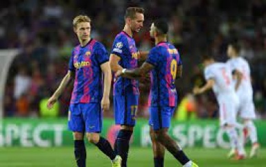 Barcelona bij debuut Luuk de Jong kansloos tegen Bayern in Champions League