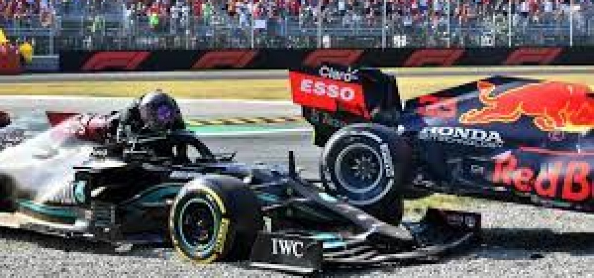 Tevreden Hamilton vindt dat straf voor Verstappen goed precedent schept