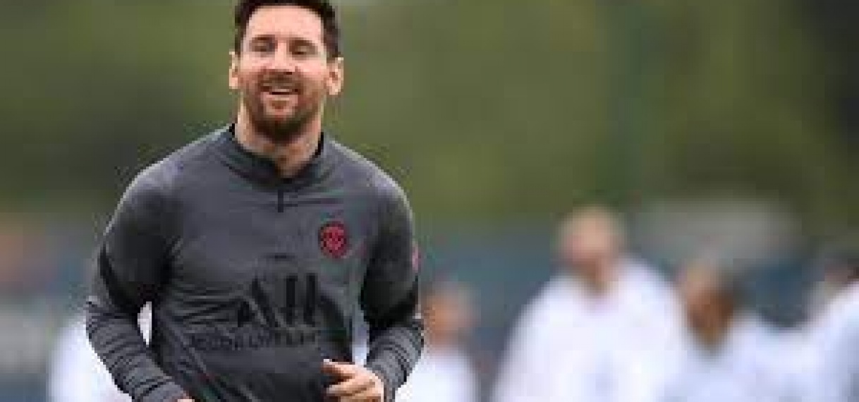 Messi traint mee bij PSG en lijkt fit voor kraker tegen Manchester City