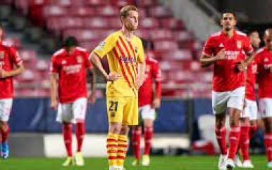 Koeman dieper in problemen bij FC Barcelona na afgang in CL bij Benfica