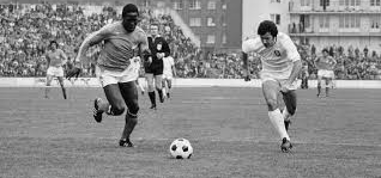 Voormalig Frans international Adams overlijdt na 39 jaar in coma