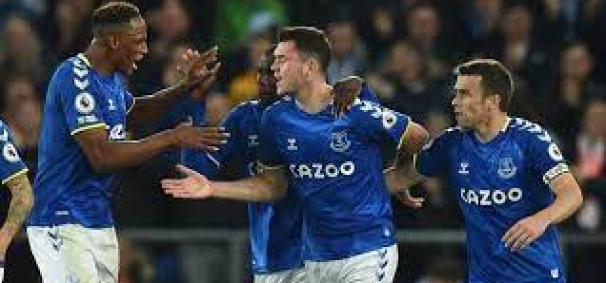 Everton dankzij drie goals in zes minuten gedeeld aan kop in Premier League
