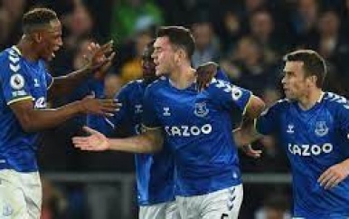 Everton dankzij drie goals in zes minuten gedeeld aan kop in Premier League