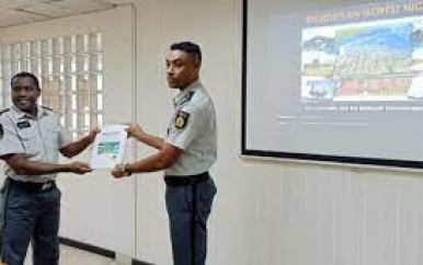 Beleidsplan van Gewest Nickerie aangeboden aan de Korpschef