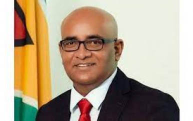 Guyanese vicepresident brengt met delegatie bezoek aan Suriname