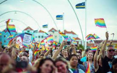 ‘Parlement Curaçao moet aan het werk na baanbrekend vonnis opengesteld huwelijk’