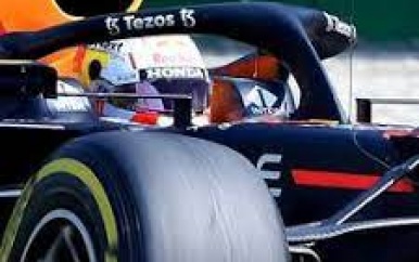 Verstappen derde achter Mercedes-duo, Sainz crasht in tweede training Monza